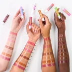 essence Juicy Bomb Glossy Butter Balm - Nawilżający balsam do ust z efektem blasku - 04 Kiwi To My Heart 2,5g
